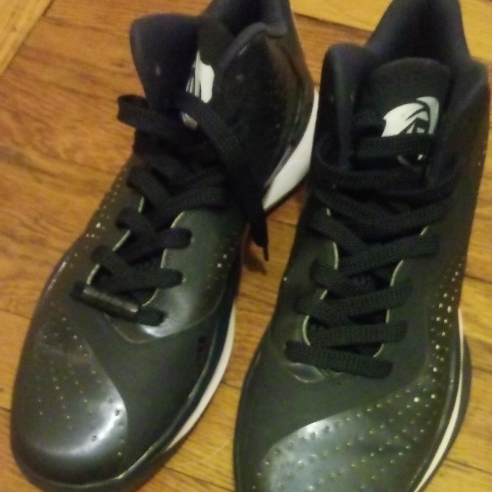 Derek Rose Adidas Sneakers